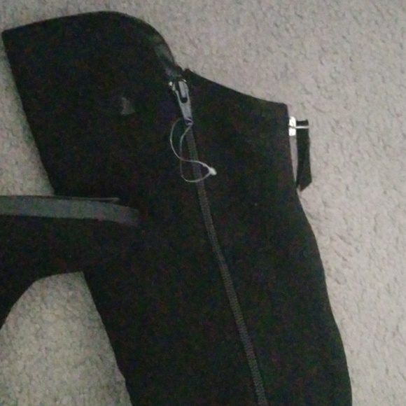 Boots - Picture 3 of 5